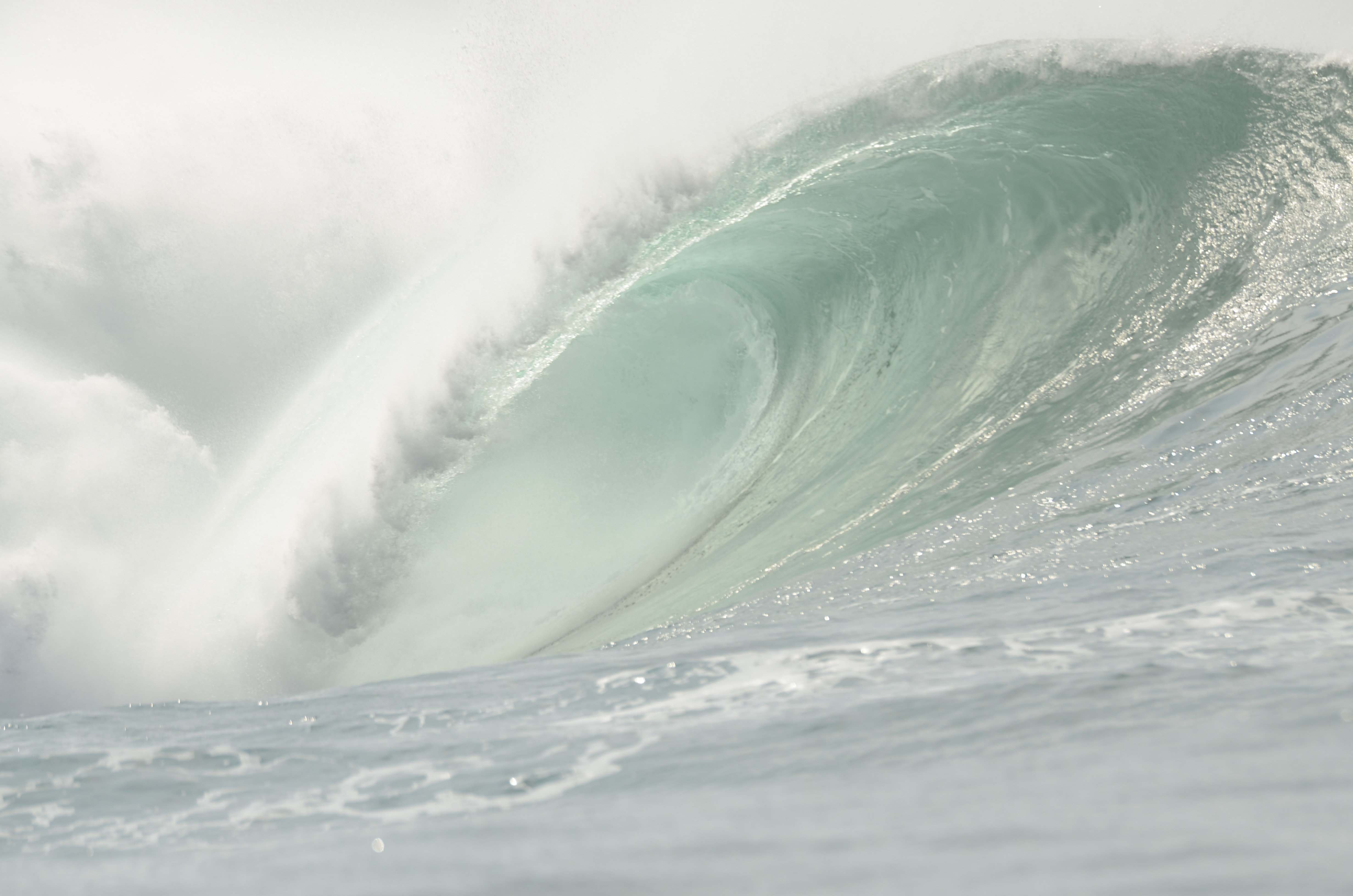 On the North Shore of Oahu Hawaii 02-26-2016 Out side  Haleiwa Avalanches 50 feet.