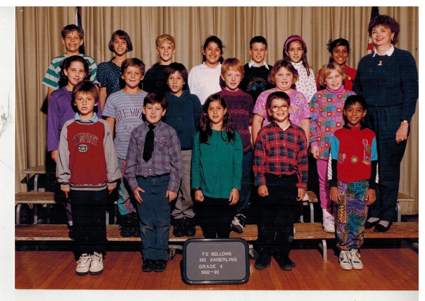 kid in the front row is flipping everybody off in 4th grade class pic 1992