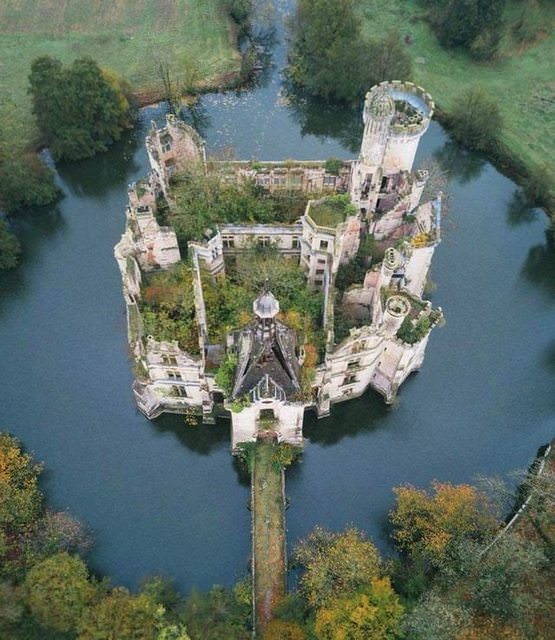 abandoned france castle