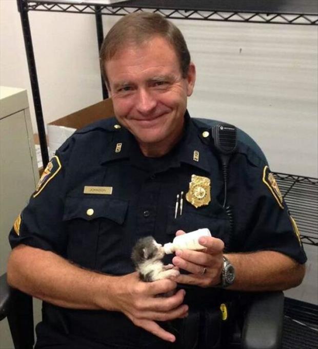 21 Pics Of Good Cops