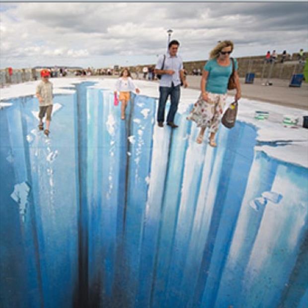 Cool 3-D Sidewalk Art