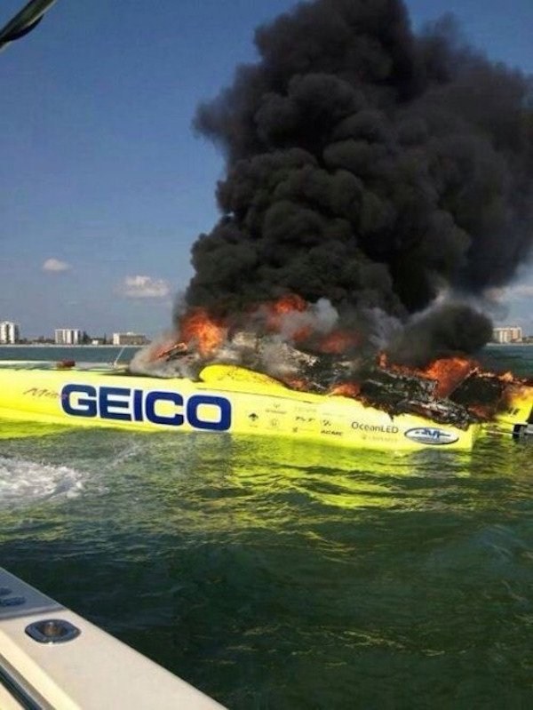 miss geico race boat - Geico Ocean Led