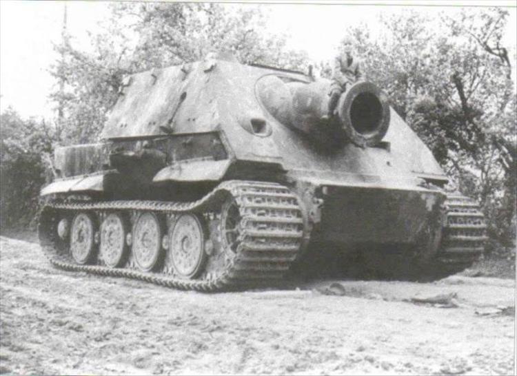 random old black and white picture of a massive tank with stump for a turret
