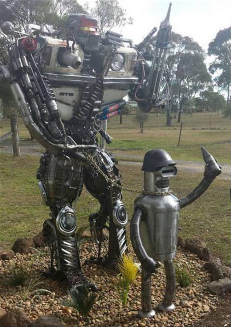 totally random pic of a mech statue with slave childe that looks like bender from futurama