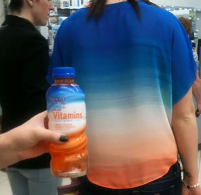 people who accidentally dressed like their surroundings - Vitamins