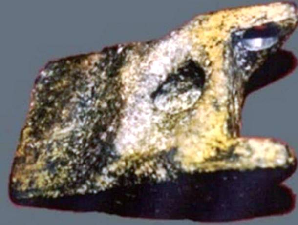 Aluminum Wedge of Aiud
Back in 1974, a group of workers in Romania discovered three different objects 10 meters deep in a sand trench. Two of the items were prehistoric elephant bones that have been dated as old as 2.5 million years ago. The third object however, is an aluminum wedge that was found together with the ancient bones. This discovery dumbfounded most researchers, as aluminum was difficult to create even by 19th century standards. While some call it evidence of extraterrestrials, others are calling it a hoax. Whatever it is, we may never know.