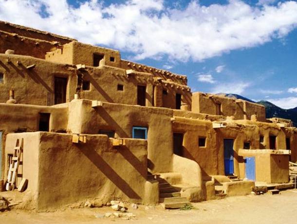 The Taos Hum
In the small town of Taos, New Mexico, there is a certain buzz often heard on the horizon that can be compared to the sound of a distant diesel engine. Although it can be heard by the naked ear, various sound detection devices are not able to pick it up. This is known as the Taos Hum and up to this day, no one still knows how this sound is being created.