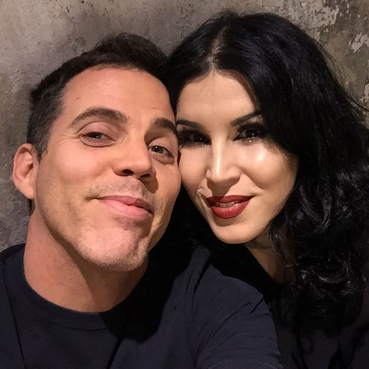 Steve-o and Kat Von D







(P.S.............They're all vegan. Wooo.)