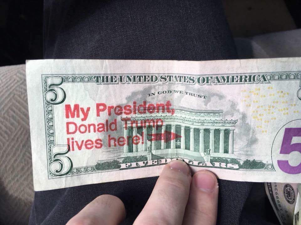 my president lives here 5 dollar bill - D Aytiie United States Of America N God Wet God We Trust My President, Donald Trump Jives hener 799930