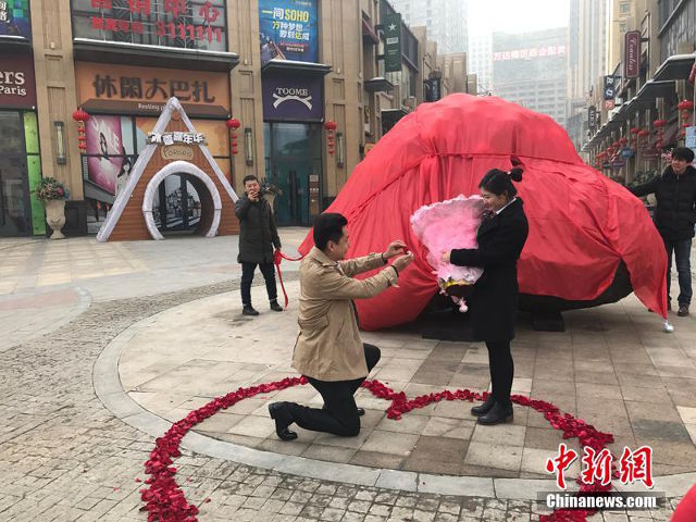 According to Chinese reports, Alhabiban met four years ago, and last year, traveled to the Chinese city of Kashgar, where his friend told him about a local man who owns a giant rock from outer space.