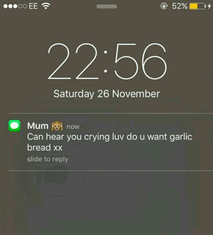 screenshot - 00 Ee @ 52% 4 Saturday 26 November Mum o now Can hear you crying luv do u want garlic bread xx slide to