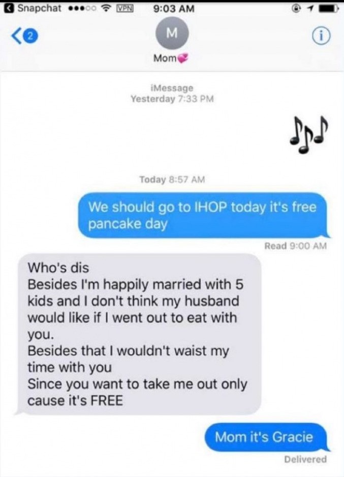 meme stream - web page - Snapchat .00 Vpn M Mom 'Message Yesterday Today We should go to Ihop today it's free pancake day Read Who's dis Besides I'm happily married with 5 kids and I don't think my husband would if I went out to eat with you. Besides that