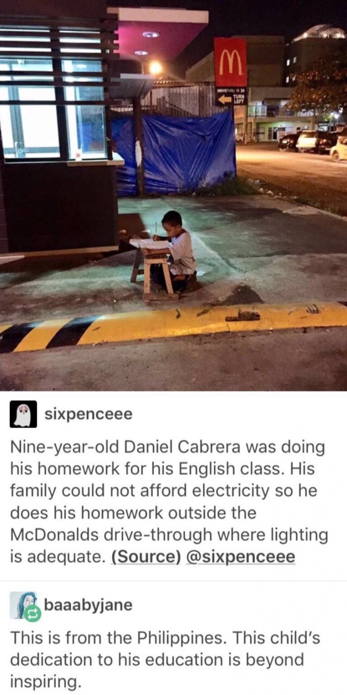 meme stream - boy studying in mcdonalds - 5 sixpenceee Nineyearold Daniel Cabrera was doing his homework for his English class. His family could not afford electricity so he does his homework outside the McDonalds drivethrough where lighting is adequate. 