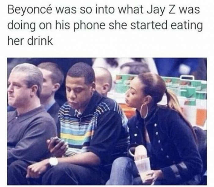 jay z and beyonce memes - Beyonc was so into what Jay Z was doing on his phone she started eating her drink