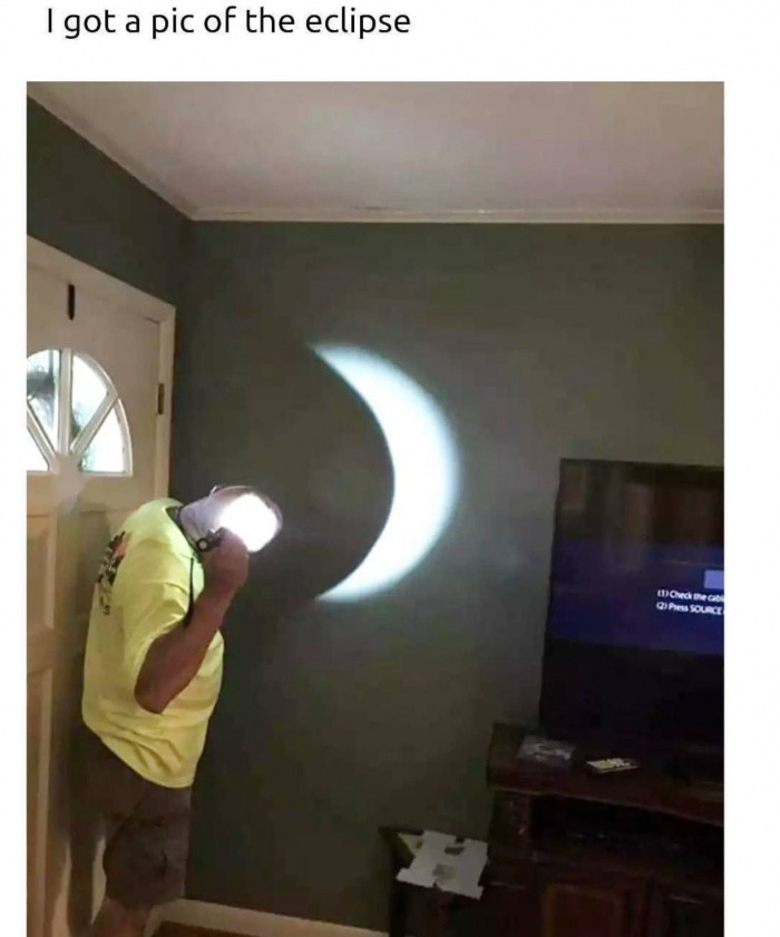 funny eclipse - I got a pic of the eclipse Q Chede Source