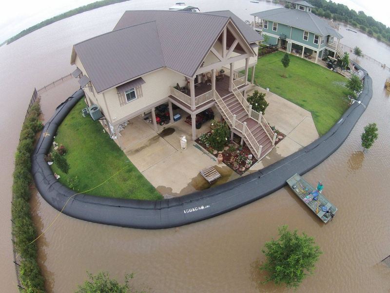 House with improvised dam in the middle of a flood.