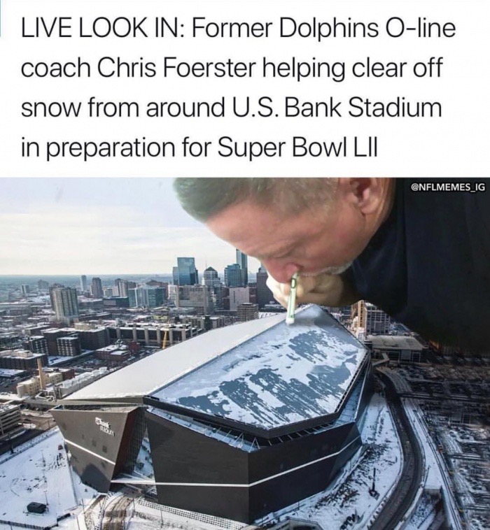 us bank stadium snow roof - Live Look In Former Dolphins Oline coach Chris Foerster helping clear off snow from around U.S. Bank Stadium in preparation for Super Bowl Lii