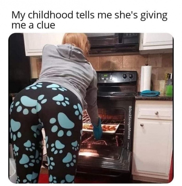 meme funny clue - My childhood tells me she's giving me a clue