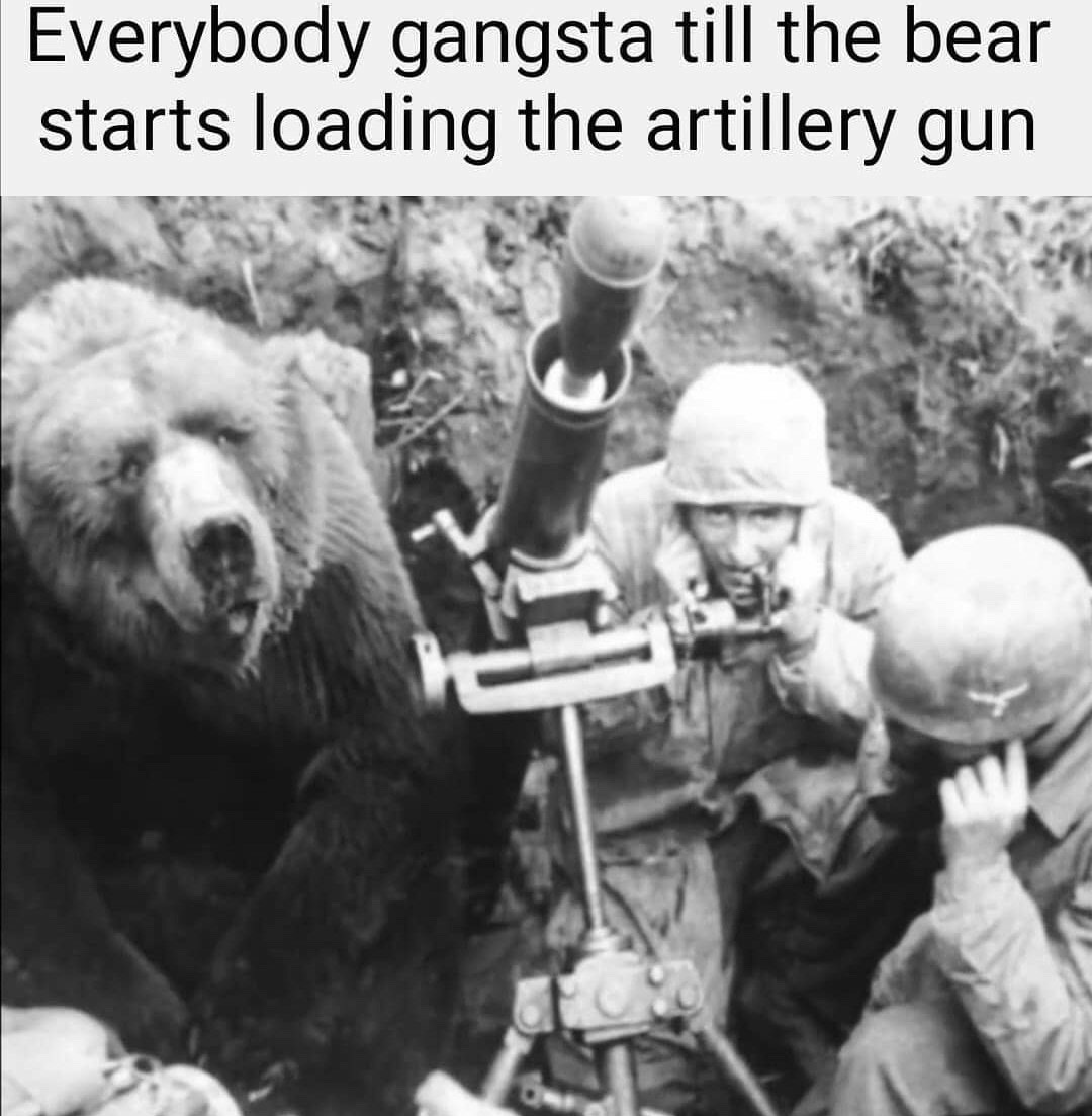 wojtek bear - Everybody gangsta till the bear starts loading the artillery gun