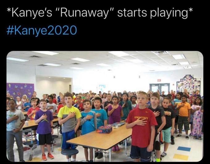 Kanye West - Kanye's "Runaway" starts playing Owlotne Luz