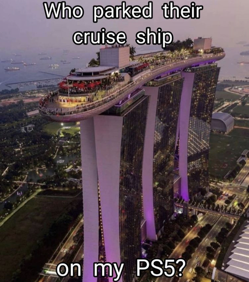 marina bay sands hotel - Who parked their cruise ship con my PS5?