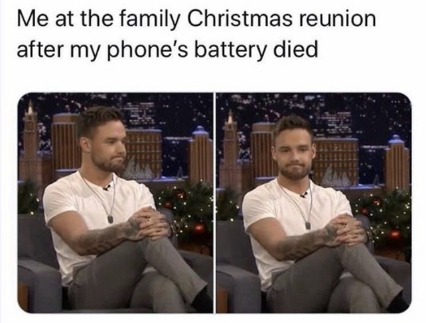 funny memes about scrolling - Me at the family Christmas reunion after my phone's battery died