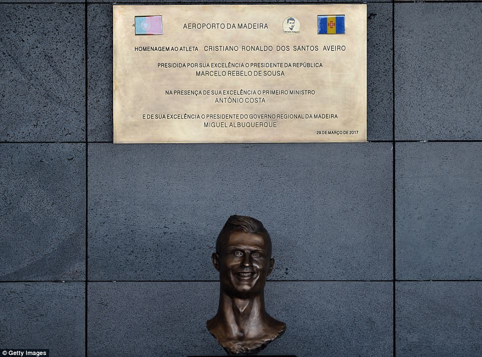Above the bust of Ronaldo, a plaque marking the star's contribution to Madeira was also unveiled at the airport