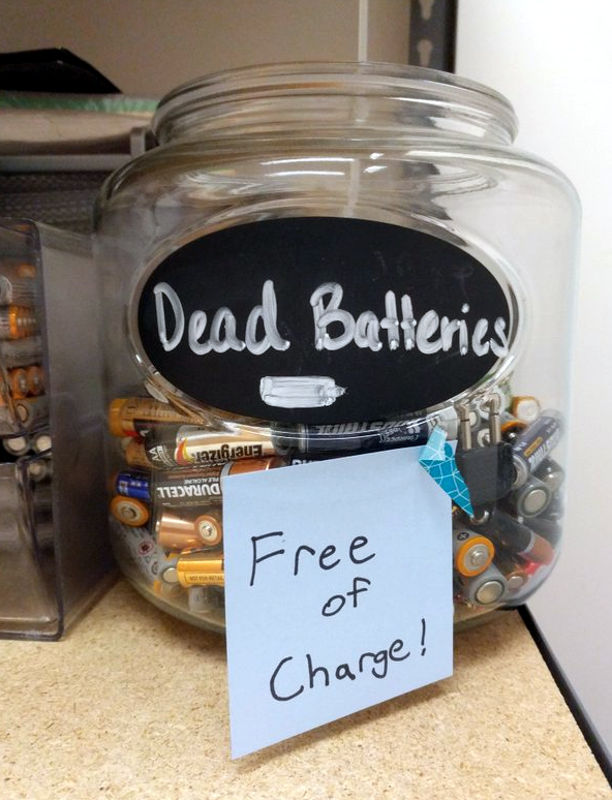 funny meme - dead batteries free of charge - Dead Batteries nergizer Duracell Free of Charge!