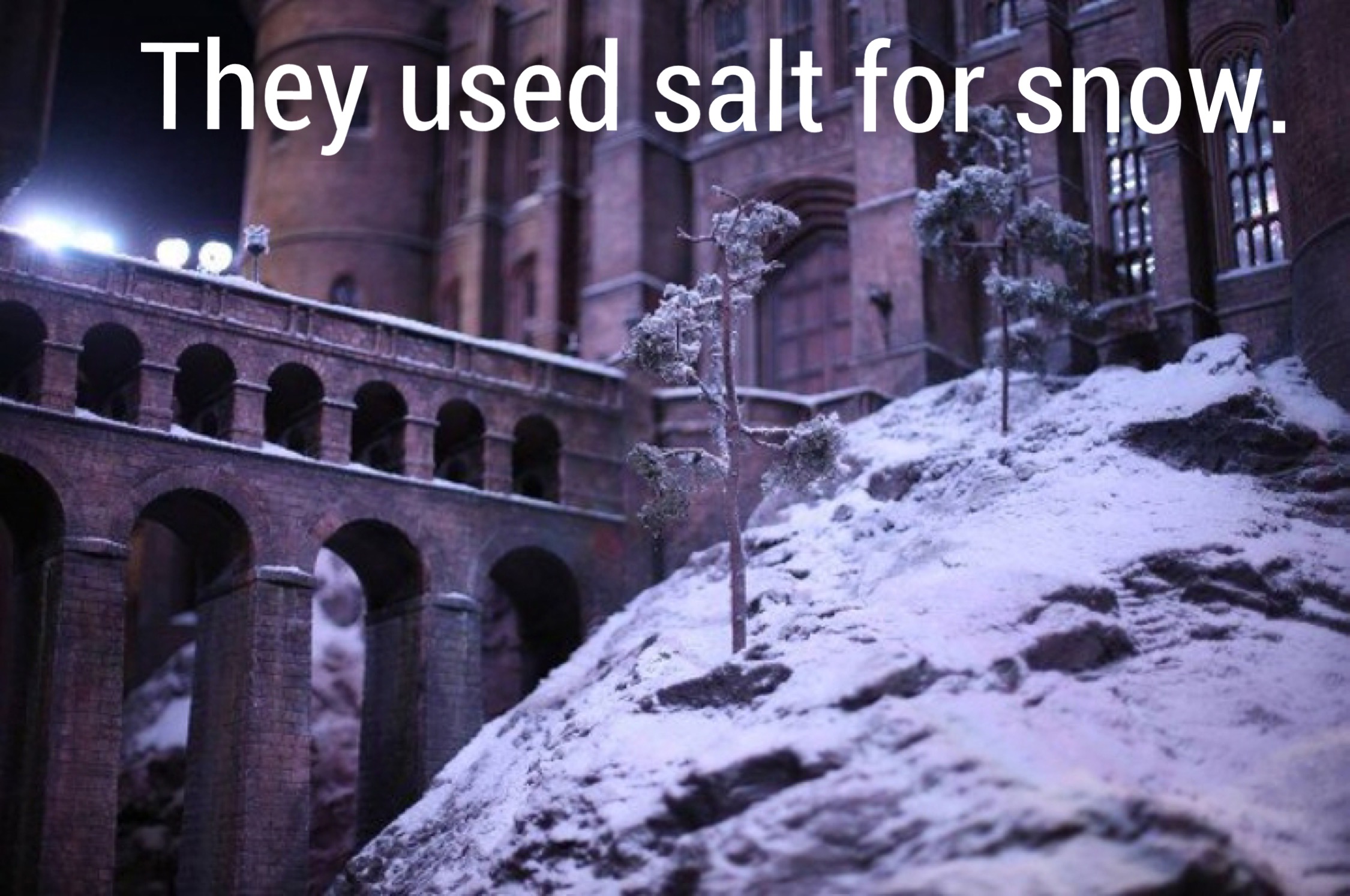 harry potter world london christmas - They used salt for snow.