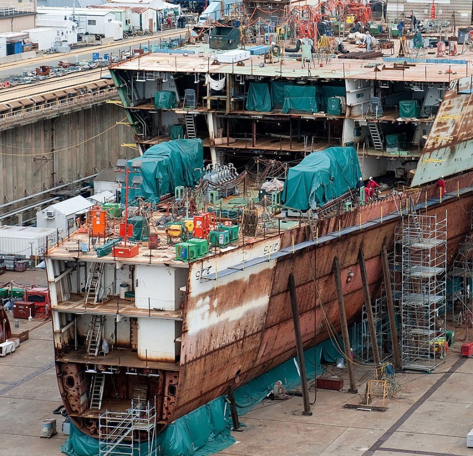 In a time of war, the ship can carry 508 officers and 3,789 enlisted crew members for a total of 4,297 humans living on the CVN-78.