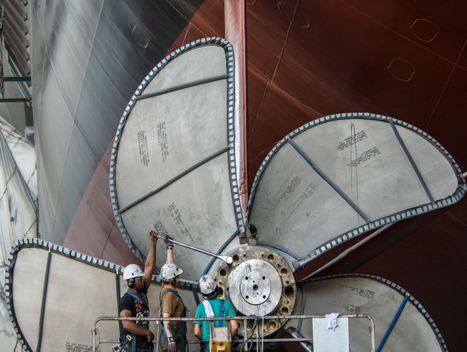 Two separate nuclear reactors power the four propellers to a top speed of 35mph.
Each one of the 4 propellers weigh 30-tons (60 thousand pounds).