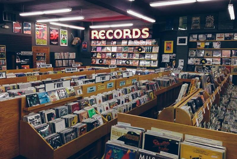 record store - Records Low 22 Tece Toatl Rockwint Twiny