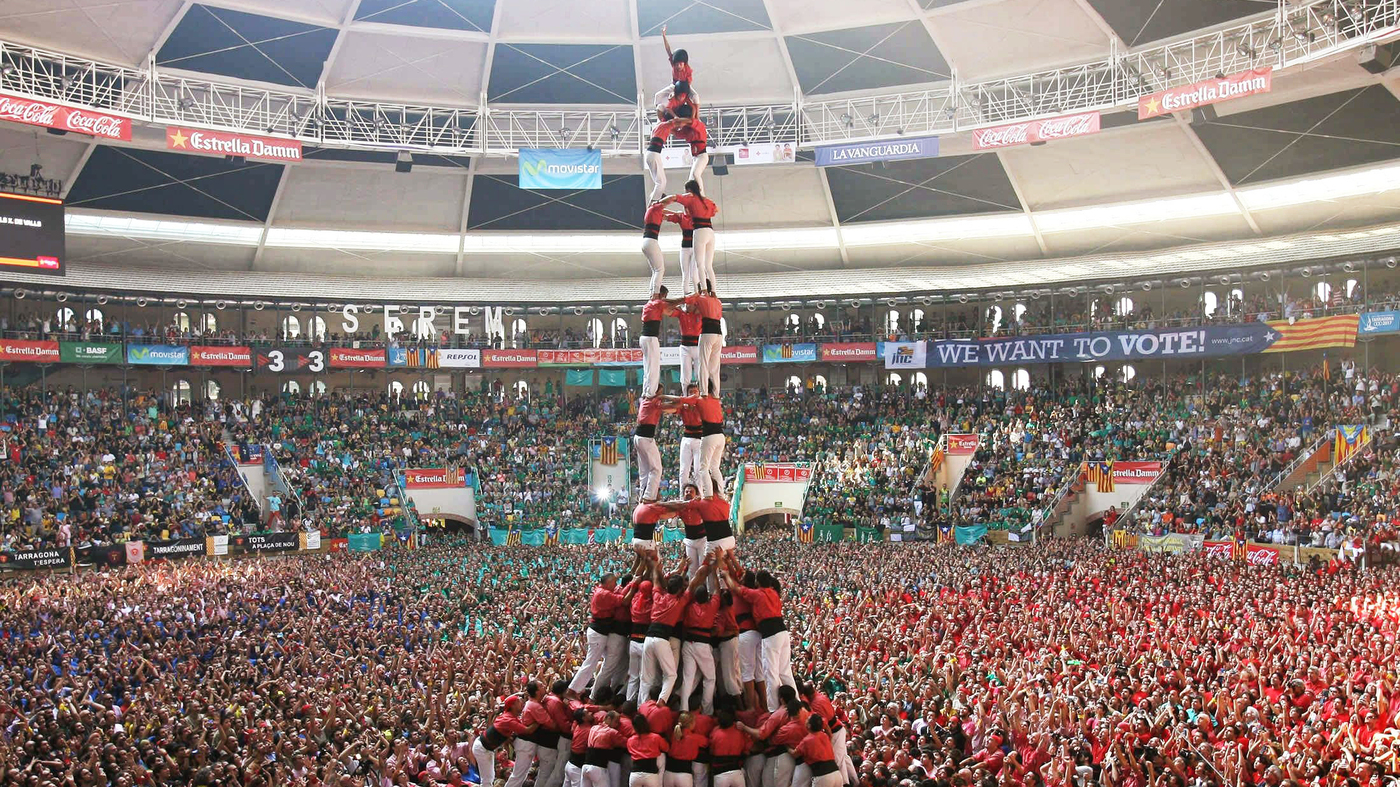 barcelona human pyramid - Alla Te We Want To Vote!