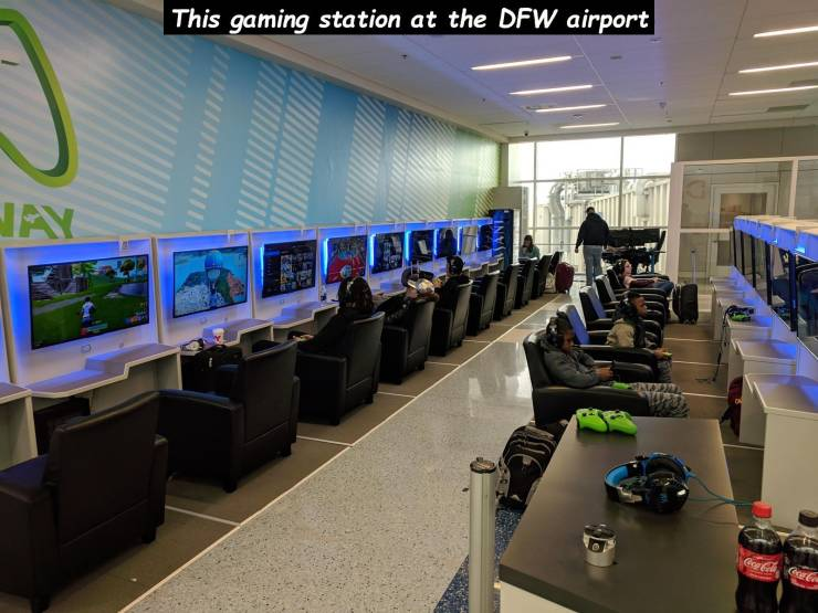electronics - This gaming station at the Dfw airport