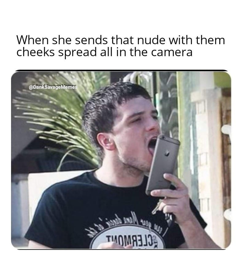 photo caption - When she sends that nude with them cheeks spread all in the camera Thomazioa