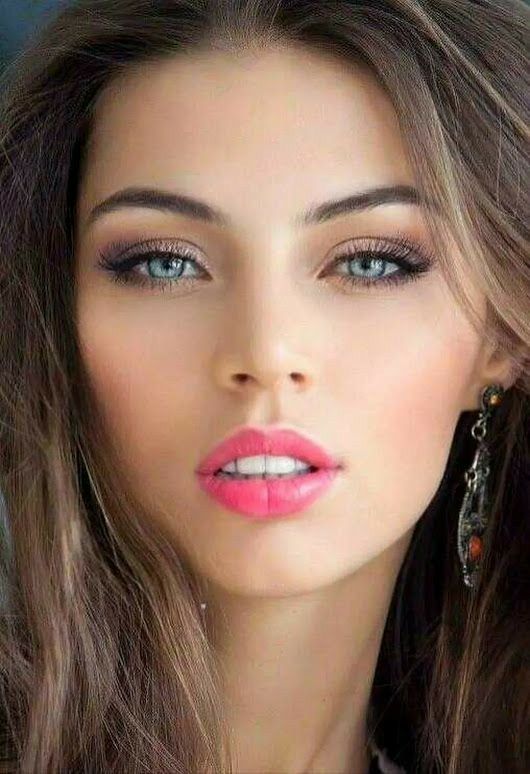 women with most beautiful eyes