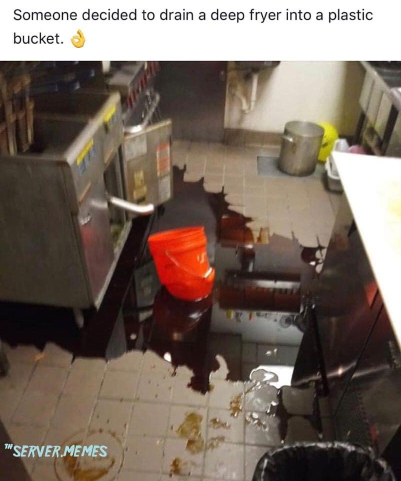 deep fryer plastic bucket - Someone decided to drain a deep fryer into a plastic bucket. w Tn "Server.Memes