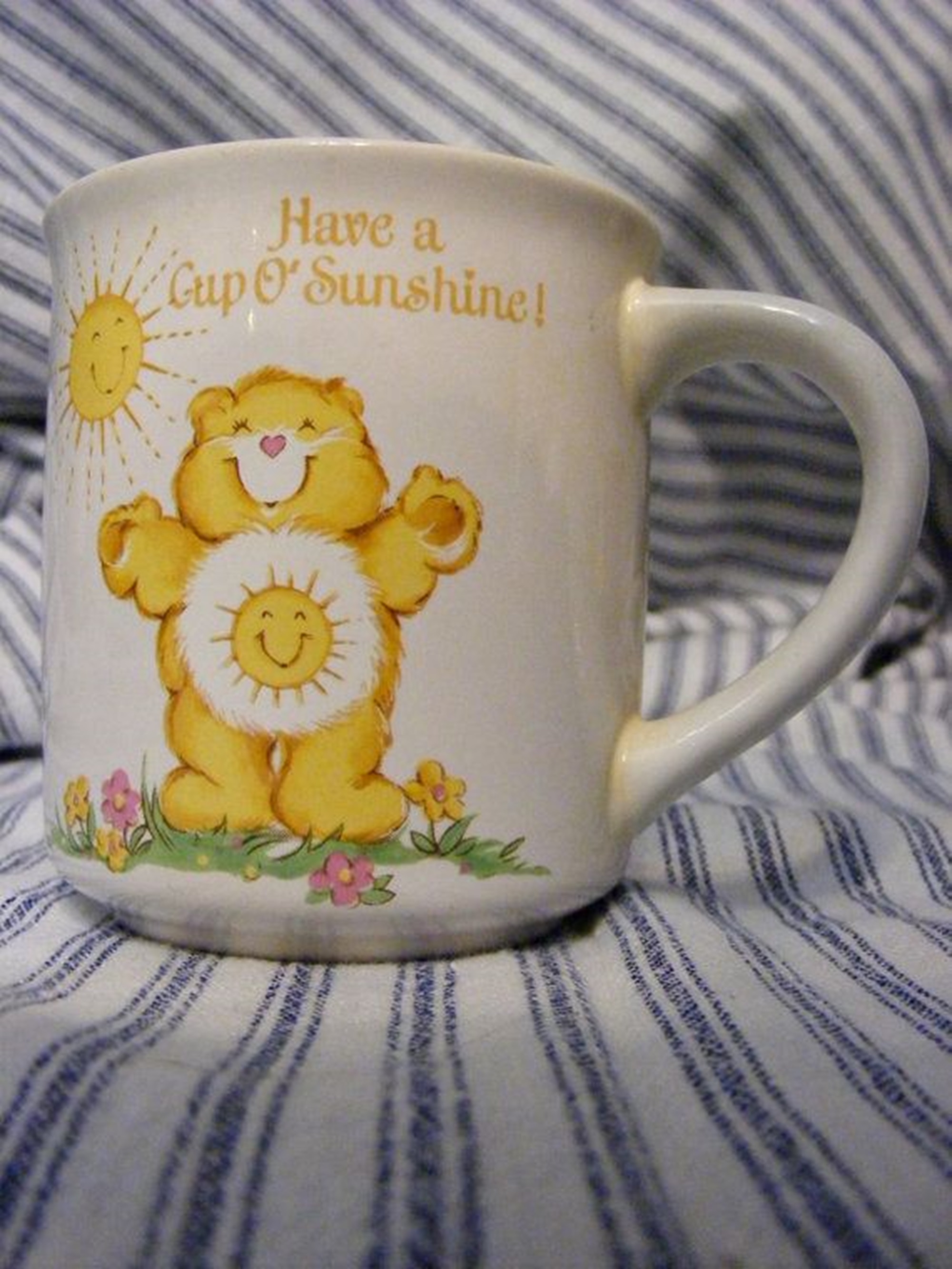 16 Pictures Of Coffee Cups From The 1980s.