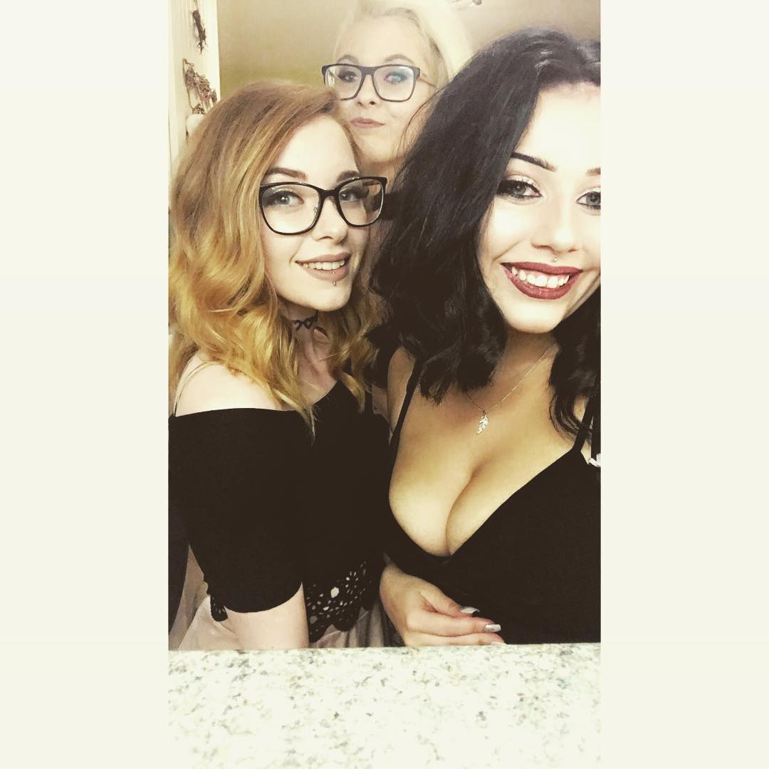 10 Pics of Babes That Had a Hungover Monday