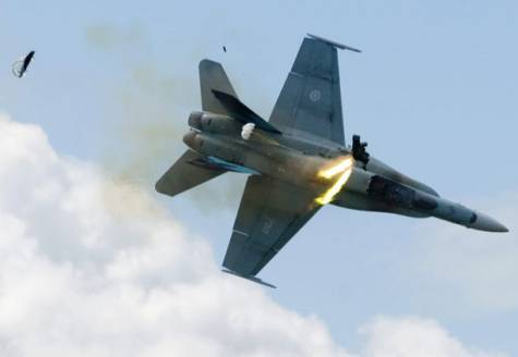 Jet pilot ejects seconds before air show crash...