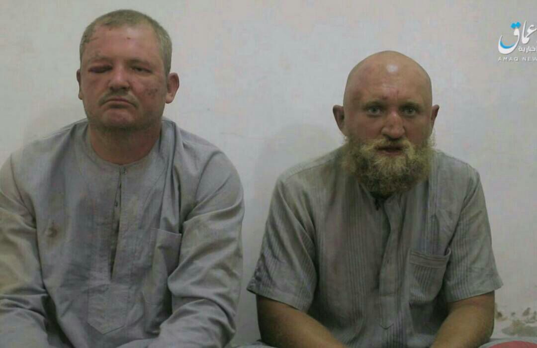 Two of Russia's 'Wagner' mercenaries have been put on display by Islamic State in Deir EzZour, after being captured on September 28th, '17.
Russia calls it mercenaries in Syria, Wagner Brigade forces.
The mercenary with the closed eye is Turcanu Grygoriy Mykhailovych DoB 20/12/78, who was a member of a NeoNazi gang called the 'Combat Brotherhood