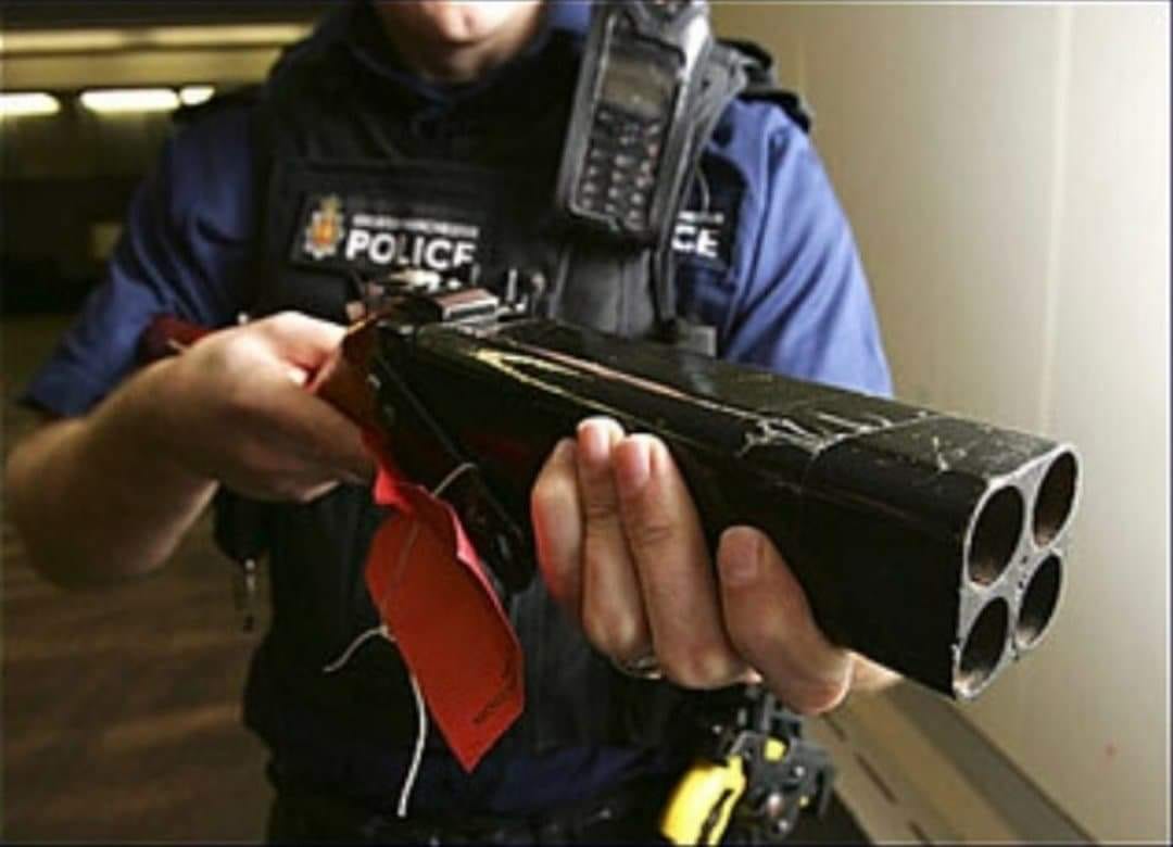 illegal gun quad barrel shotgun - Police