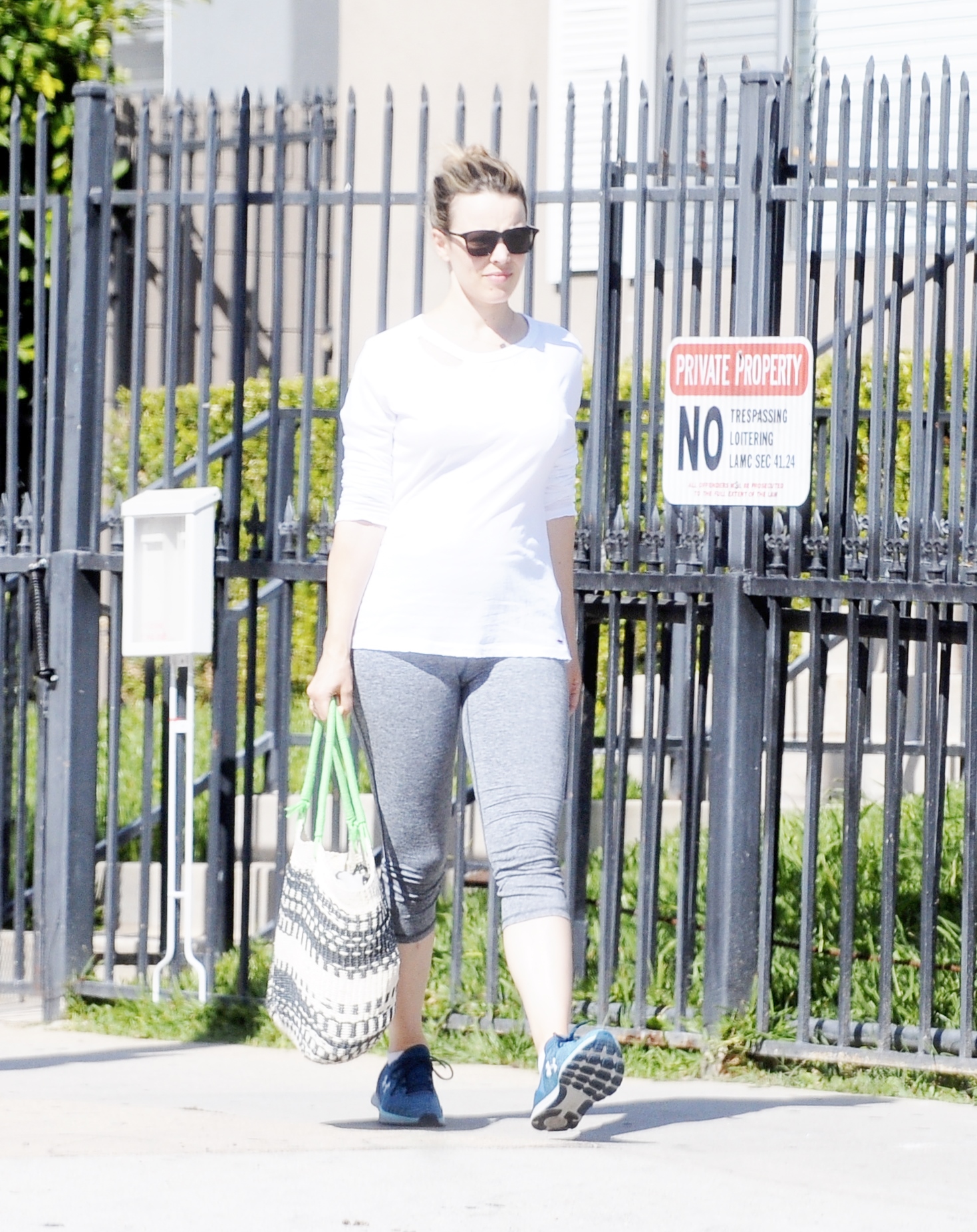 Hollywood star Rachel McAdams wearing gray yoga pants with visible camel toe. 