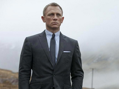 James Bond actor Daniel Craig looking off into the distance. 