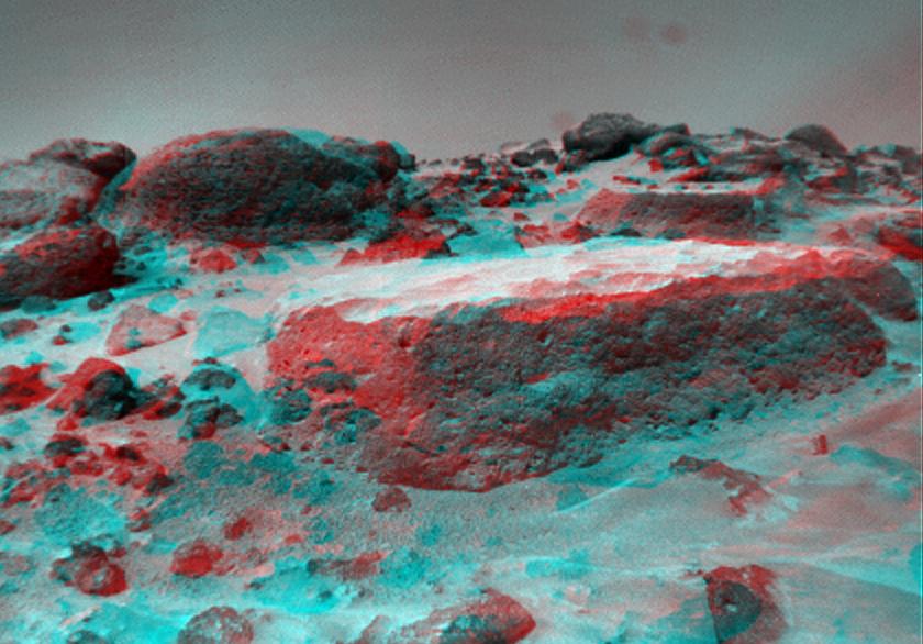 3D anaglyph of the surface of Mars take by the Curiosity rover