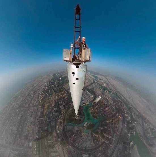 burj khalifa selfie