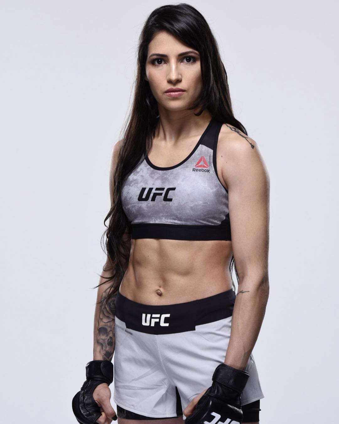 A man tried to steal UFC strawweight Polyana Viana’s phone. Not only did he leave empty-handed, but he also got some painful reminders of his mistake in the process.