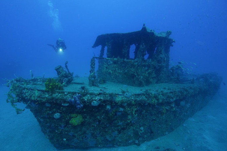 underwater wreck