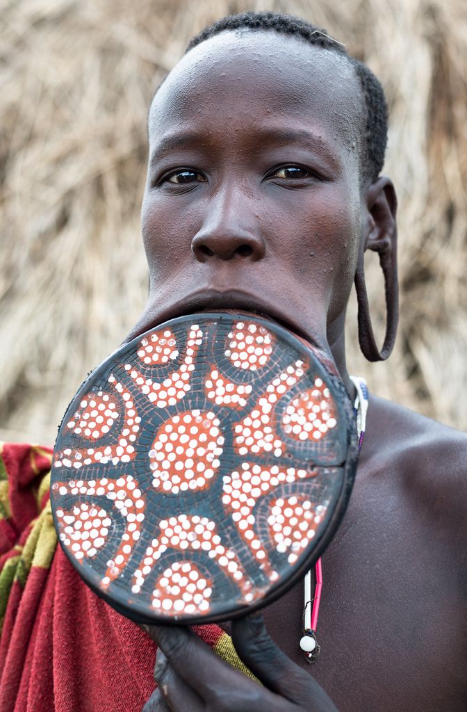 human oddity mursi tribe lip plates