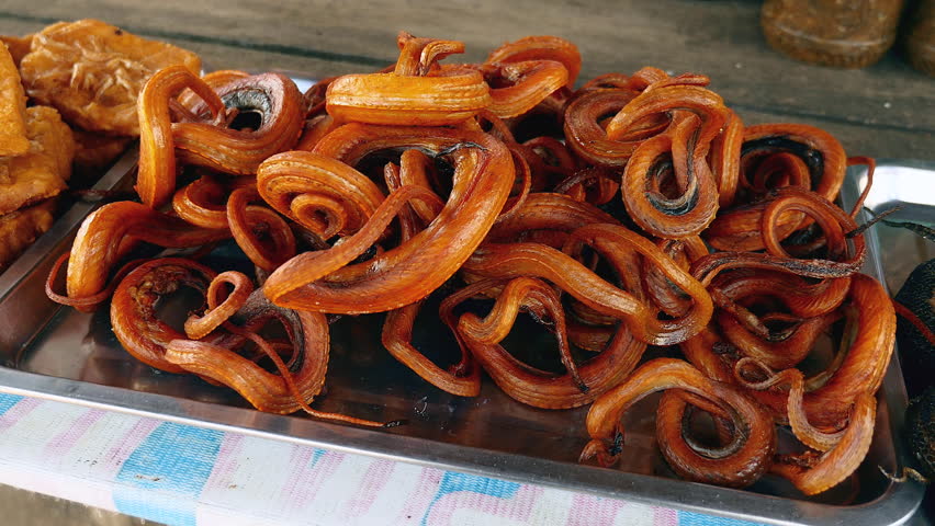 disgusting delicacy foods - fried snakes